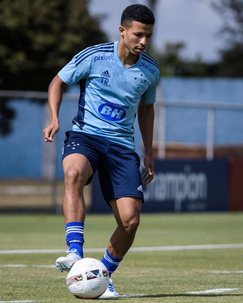Cruzeiro aguarda documentos para regularização de Marquinhos Cipriano