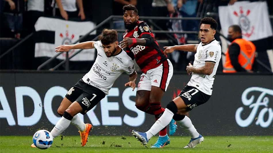 ANÁLISE: Sem esboçar reação, Corinthians foi engolido pelo Flamengo e poderia ter sido goleado