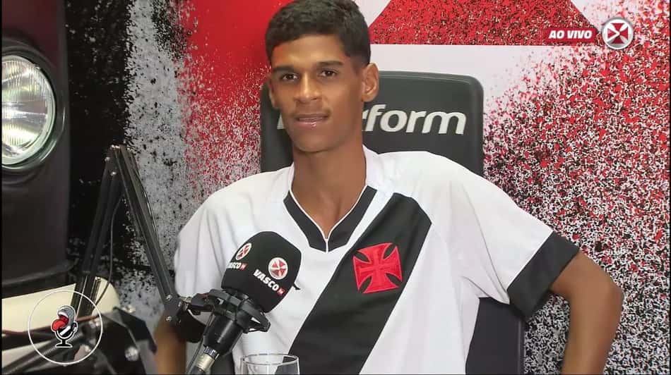 Entenda por que Luva de Pedreiro não pode mais usar camisas oficiais do Vasco e da Seleção Brasileira