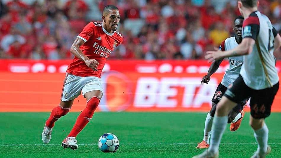 Gilberto celebra vitória do Benfica em estreia na Champions League