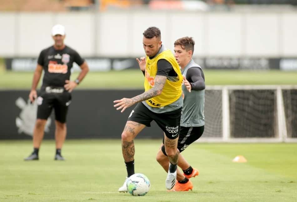Corinthians trabalha para definir futuro de dupla nos próximos dias