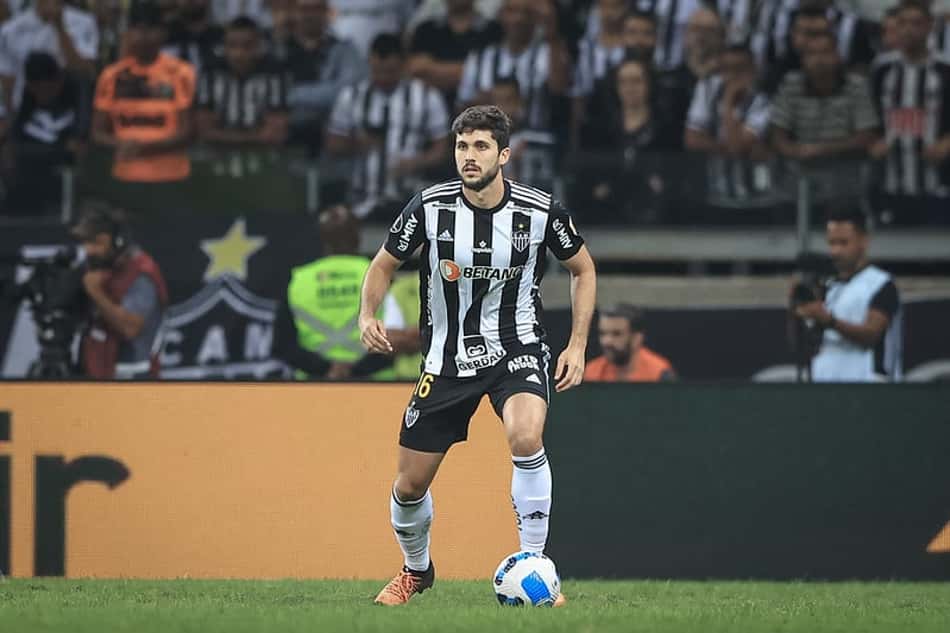 Igor Rabello lamenta gols sofridos em bolas paradas, mas acredita na classificação do Atlético-MG