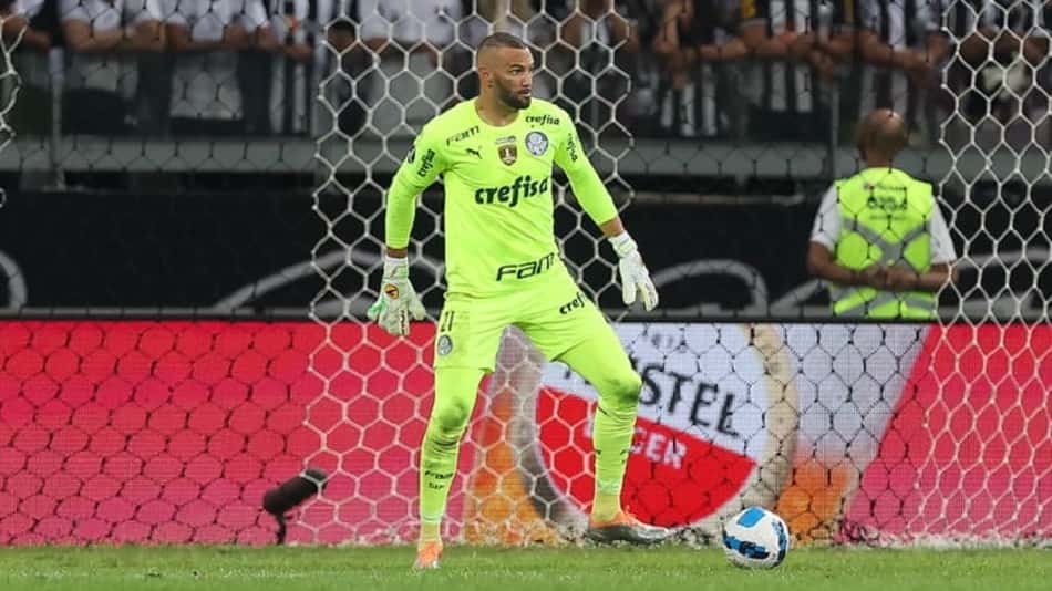 Weverton entra para o Top 50 dos que mais jogaram pelo Palmeiras
