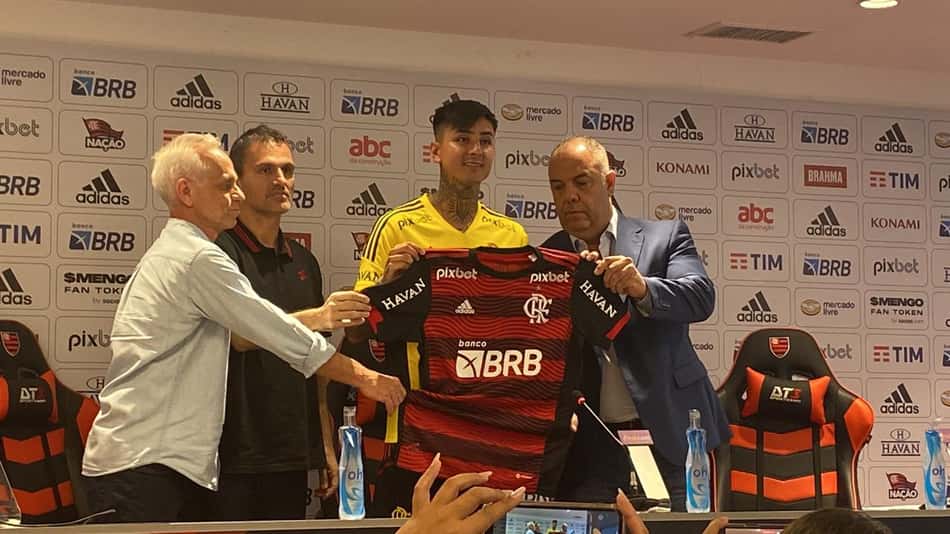 Apresentado, Erick Pulgar se declara à torcida do Flamengo e evita assuntos 'extracampo'