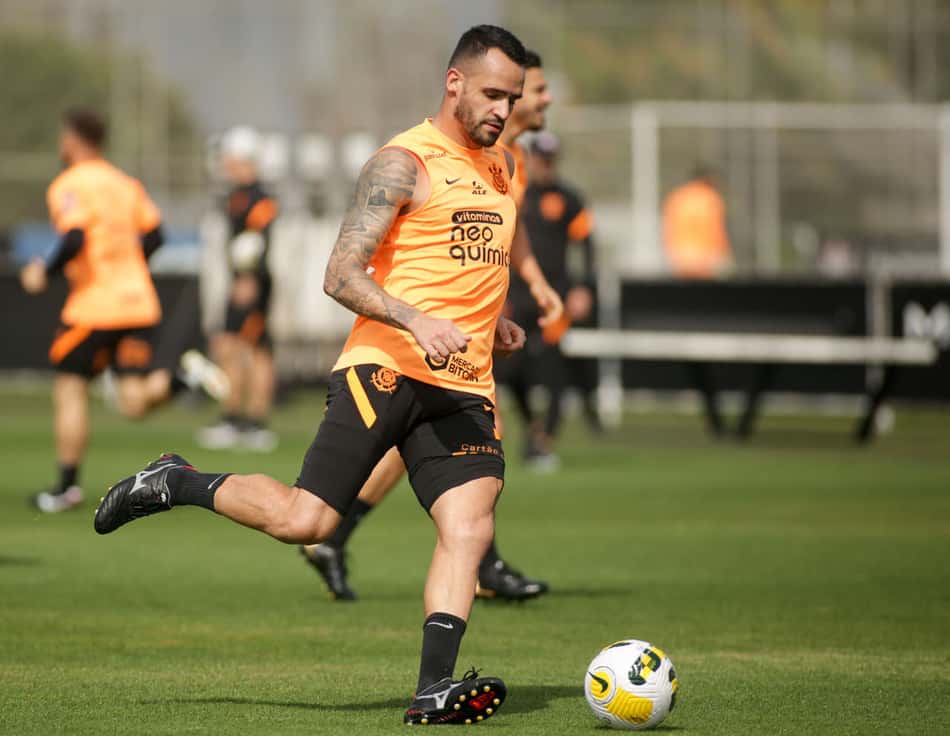 Com Renato Augusto e Willian em campo, Corinthians inicia preparação para enfrentar o Avaí