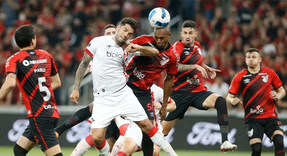 Athletico tem gol e pênalti anulados e só empata com o Estudiantes pelas quartas de final da Libertadores