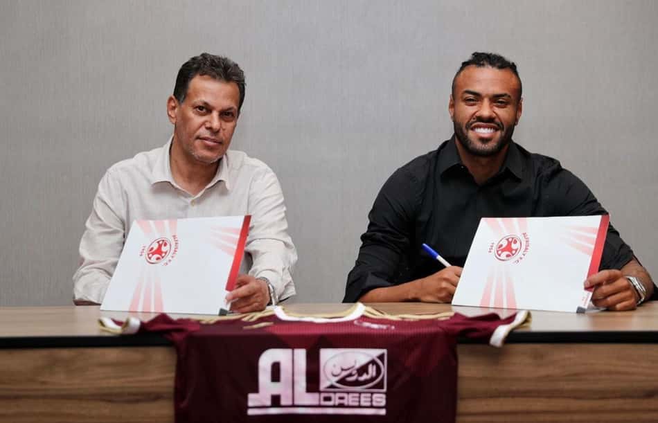 Atacante brasileiro troca o futebol europeu pelo Oriente Médio