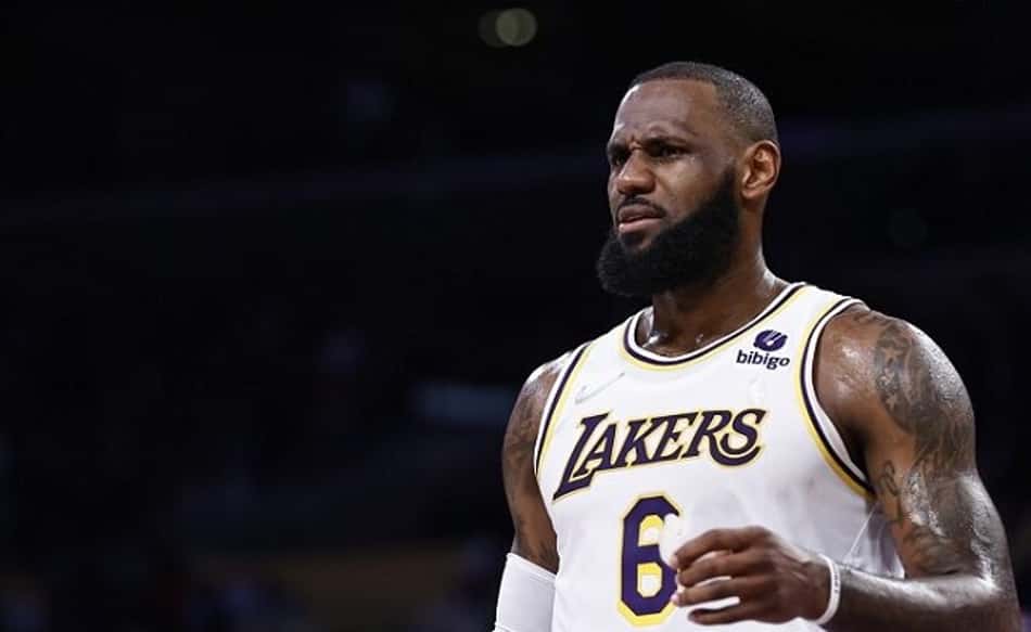 LeBron James se encontra com GM do Lakers para discutir extensão de contrato