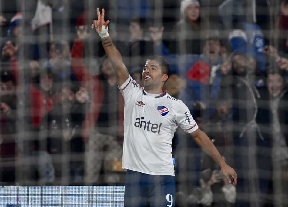 Suárez sai do banco e marca pela primeira vez no Nacional em seu retorno