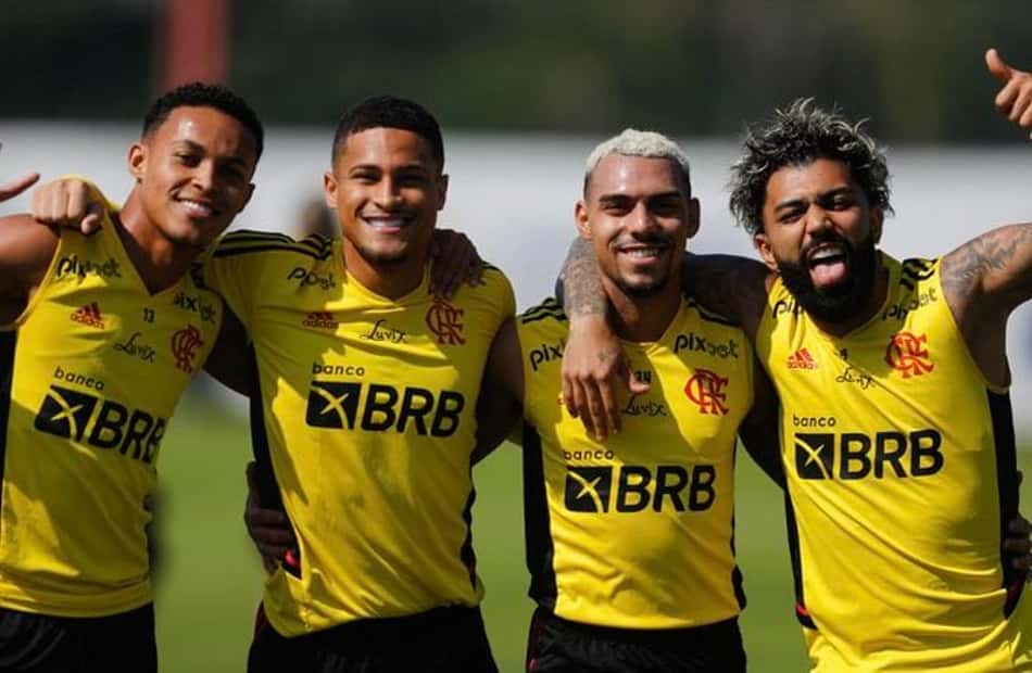 Gabigol diz ser 'cria do Ninho' em foto na web e incomoda torcedores do Santos