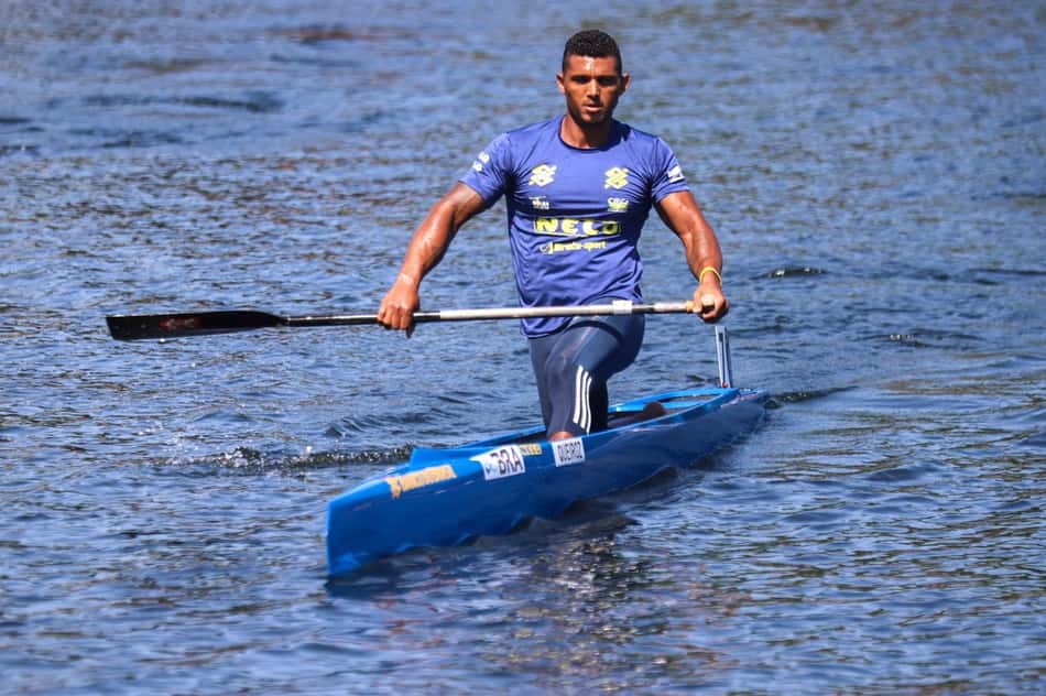 Isaquias Queiroz sobra e é campeão mundial de canoagem pela 7ª vez
