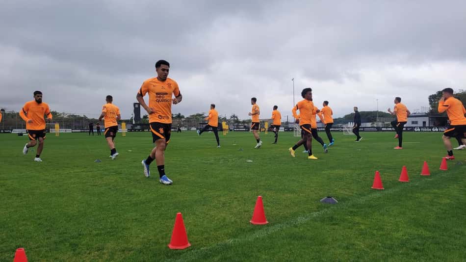 De olho no Flamengo, Corinthians se reapresena após empate contra o Avaí