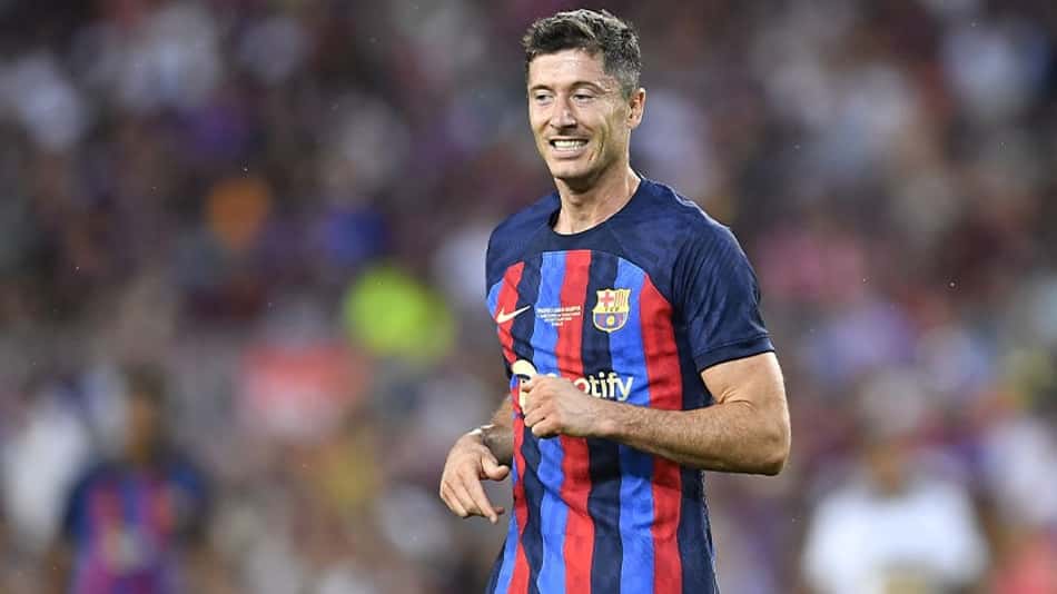 Lewandowski marca, Barcelona goleia Pumas e conquista Troféu Joan Gamper