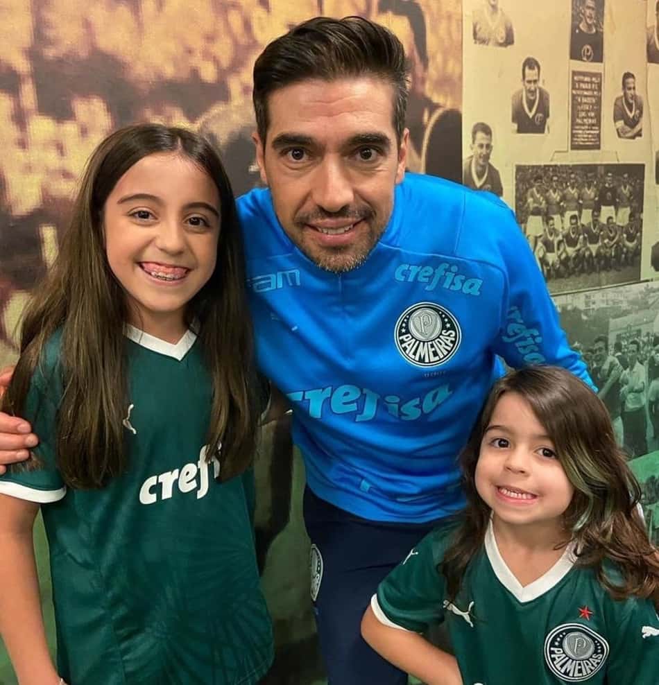Abel Ferreira e jogadores do Palmeiras se encontram com família da vítima de acidente com Renan