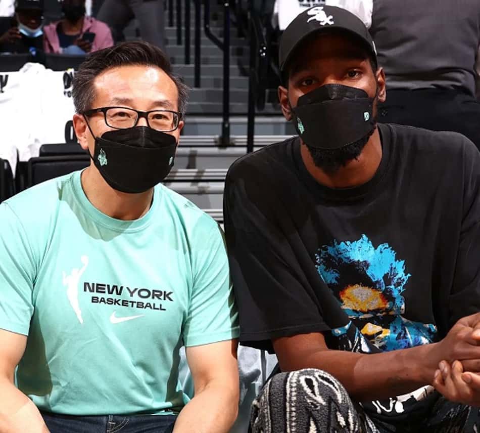 Dono do Nets contraria Kevin Durant e apoia Marks e Nash