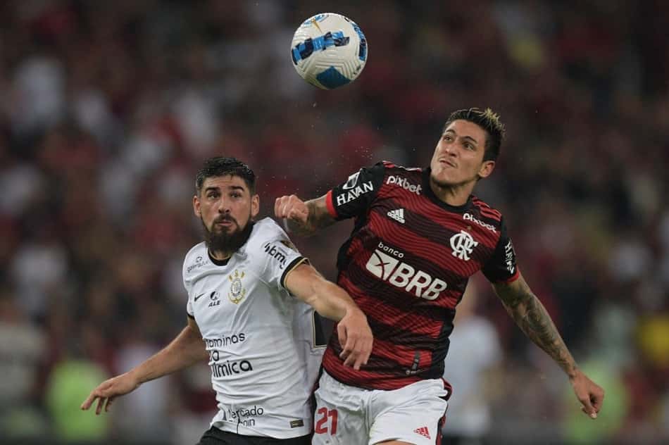 Pedro faz mais um, Flamengo vence o Corinthians outra vez e é o primeiro semifinalista da Libertadores de 2022