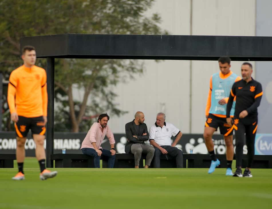 Duílio reitera desejo do Corinthians em manter Vítor Pereira, mas nega conversas por renovação