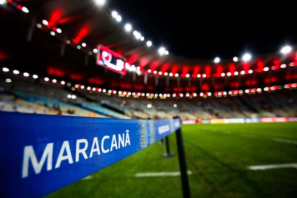 PM detém torcedores por tentativa de invasão, mas não evita tumultos antes de Flamengo x Corinthians