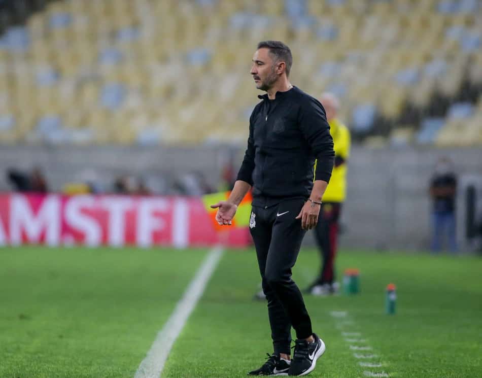Vítor Pereira tem aproveitamento igual ao de Tiago Nunes como visitante no Corinthians