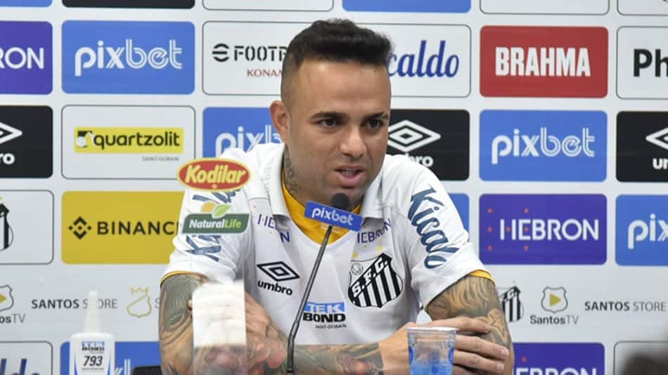 Luan nega problemas extracampo e revela conversa com Gabigol sobre o Santos