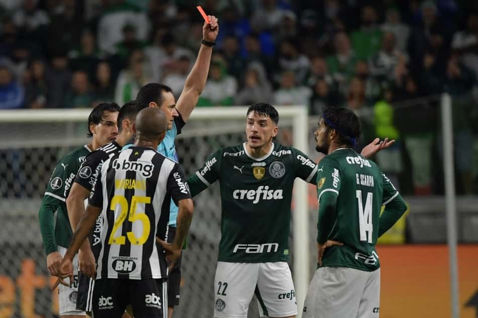Palmeiras se preocupa com expulsões, mas não vê relação com nervosismo