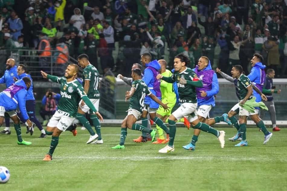 Radialista se emociona com classificação do Palmeira na Libertadores: 'Time indestrutível '