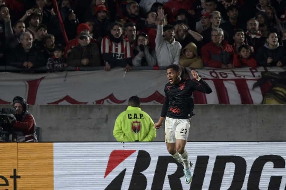 Vitor Roque mostra poder de decisão e se torna um dos principais trunfos do Athletico-PR