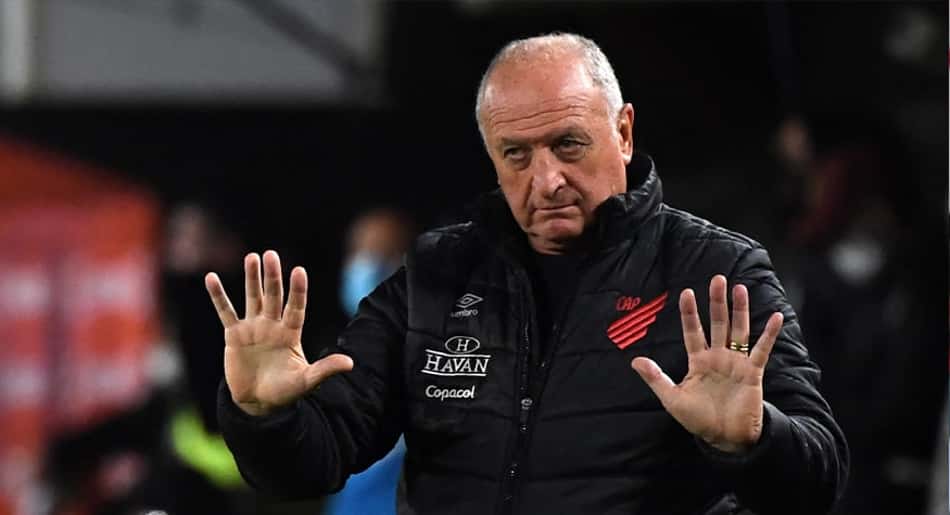Bento exalta impacto de Felipão no Athletico-PR: 'A gente abraçou ele e ele nos abraçou'
