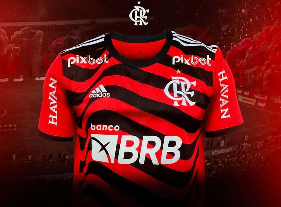 Caminhão com 25 mil camisas do Flamengo é roubado no Rio
