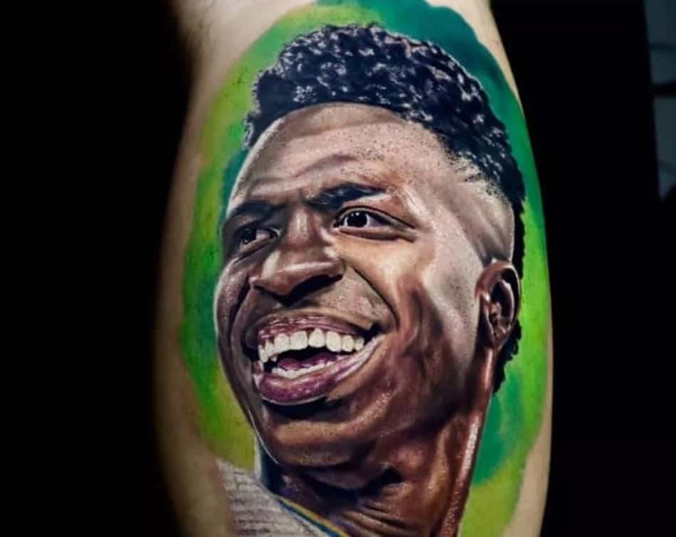 Fã de Vinicius Junior tatua rosto do jogador do Real Madrid