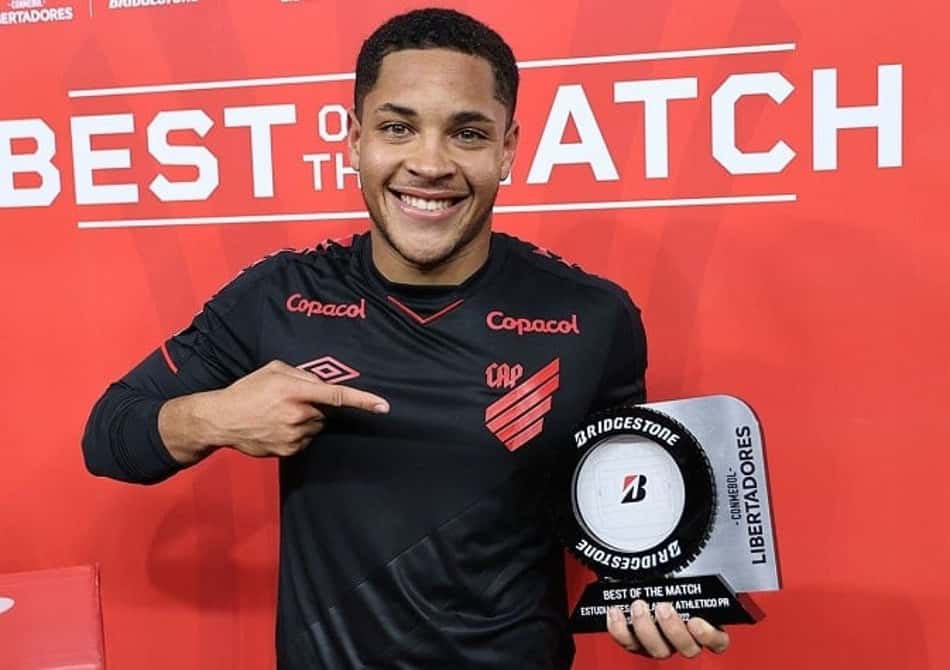 Fenomenal: Vitor Roque chega à final da Libertadores com 17 anos como 'coadjuvante de luxo' do Athletico