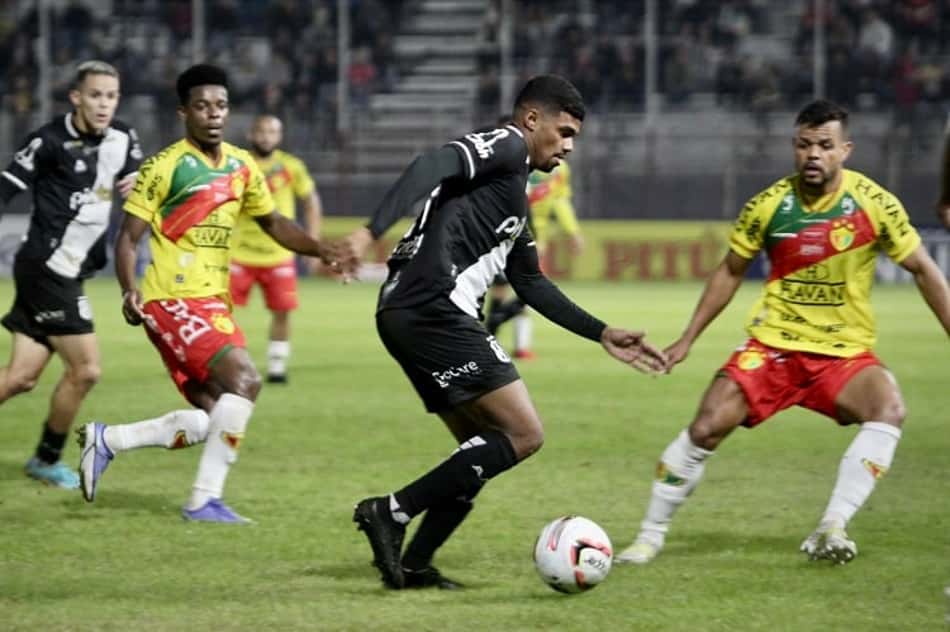 Em luta contra o rebaixamento, Brusque vence Ponte Preta e se afasta do Z-4 da Série B
