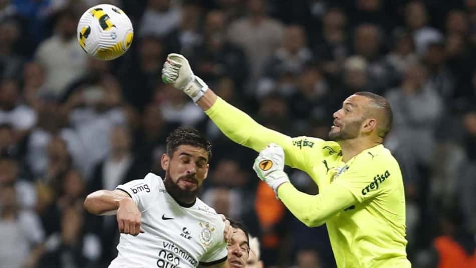 Ídolo do Corinthians se irrita após derrota para o Palmeiras e 'ameaça': 'Está dado o recado'
