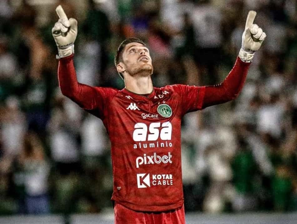 Em Guarani x Náutico, Lucas Perri vai a área e para em 'milagres' de Kozlinski