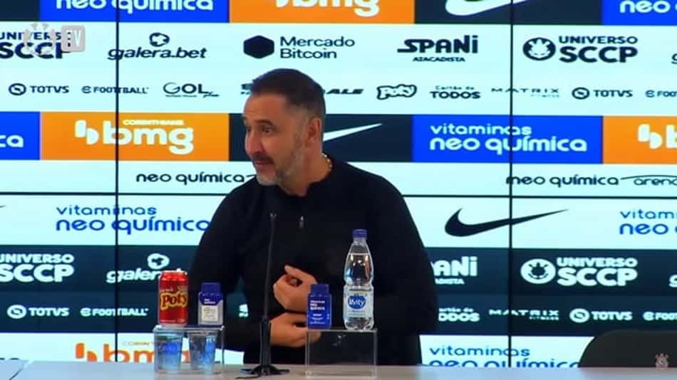 ANÁLISE: saldo na conta de Vítor Pereira não compra a ideia esportiva do Corinthians
