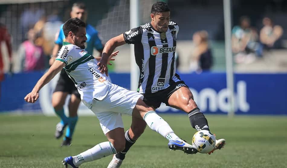 Cuca explica entrada de Kardec no lugar de Hulk no Atlético-MG: 'Preciso pensar no coletivo'
