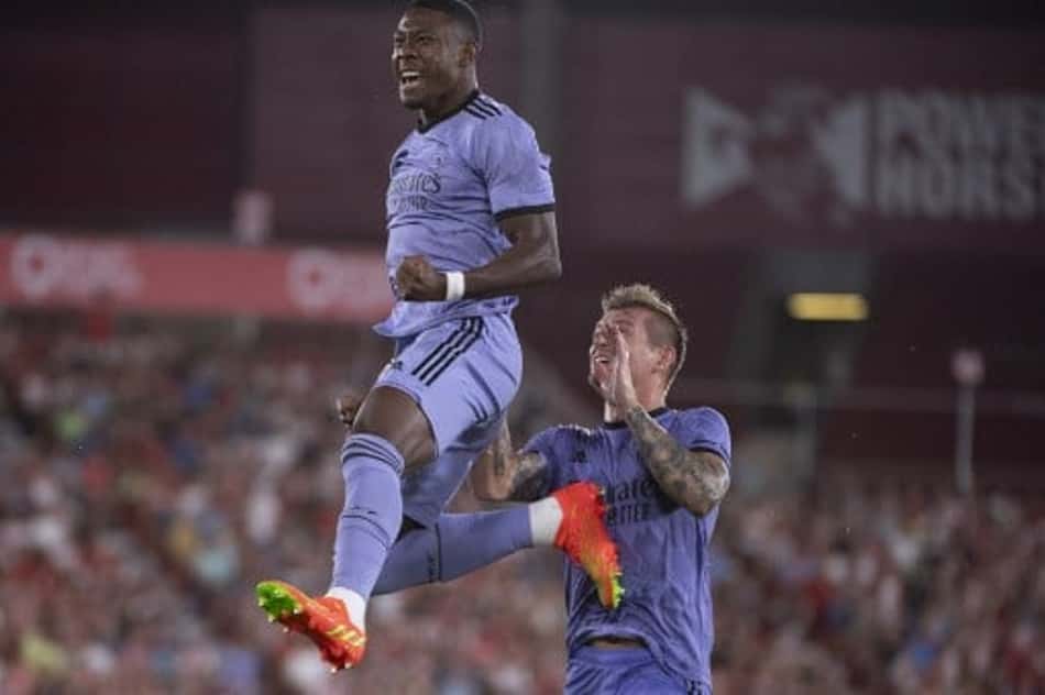 Alaba marca golaço de falta, e Real Madrid vence Almería de virada pela estreia de La Liga