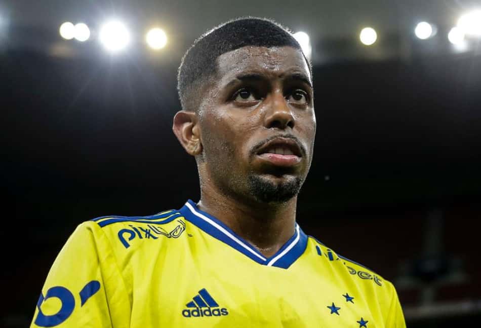 Wesley Gasolina deve assumir a lateral-direita celeste nos próximos jogos