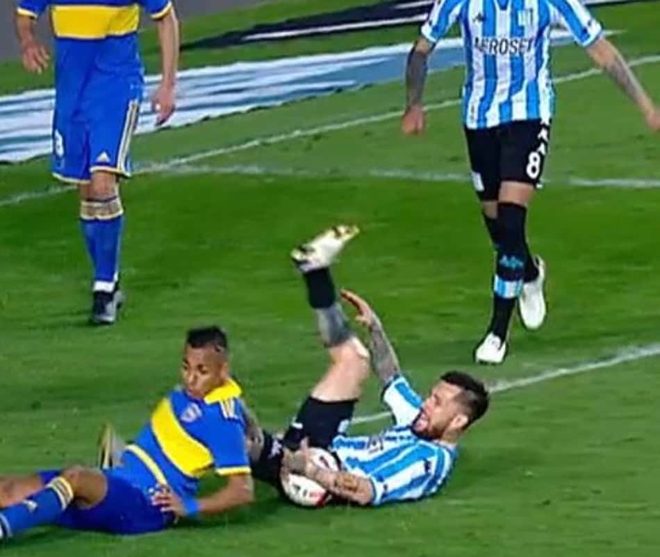 Pênalti 'inacreditável' não é marcado em jogo do Boca Juniors; assista