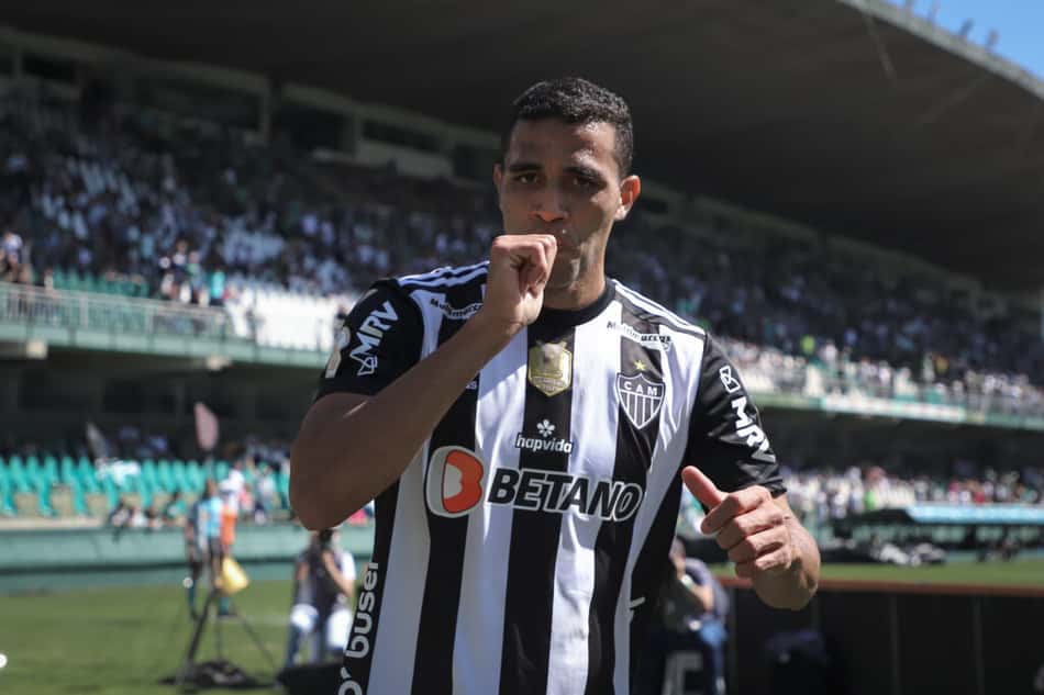 Herói da vitória contra o Coritiba, Alan Kardec vai se transformando em talismã do Galo