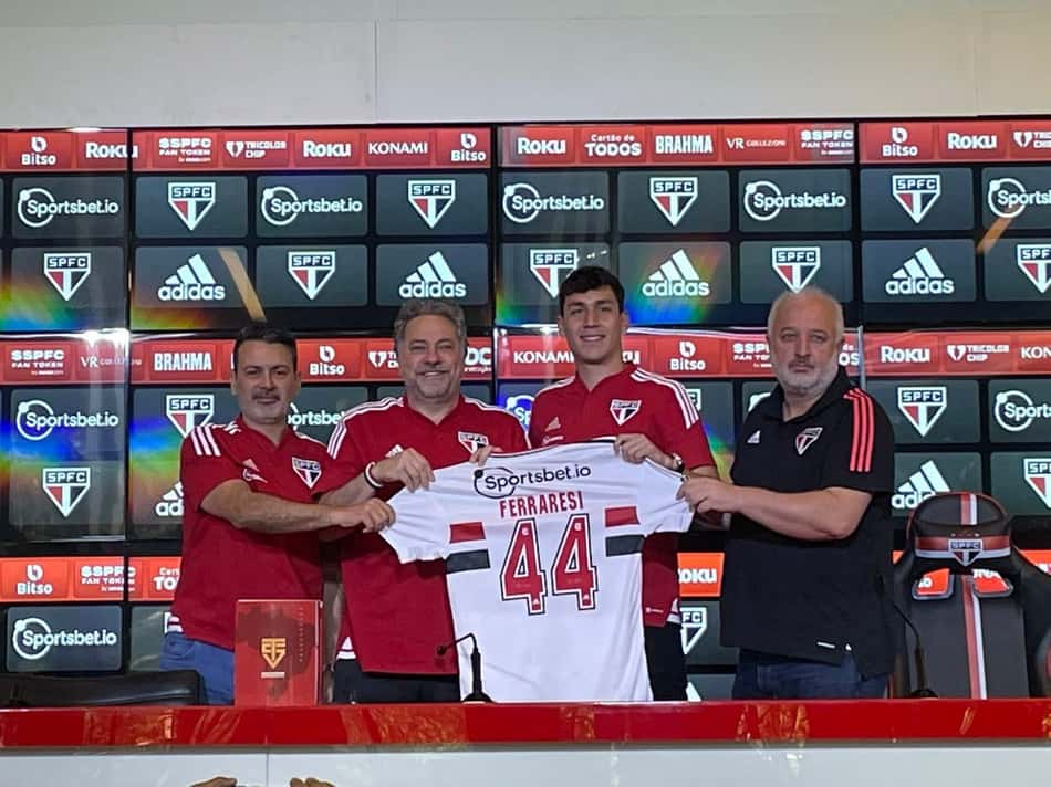 Ferraresi explica foto de criança com camisa do São Paulo e enaltece chance no Tricolor na apresentação