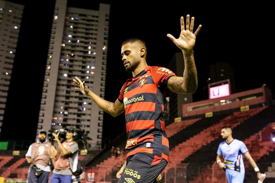 Em goleada do Sport, Kayke chegou ao 100° tento na carreira profissional