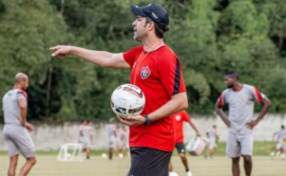 Após chegada de João Burse, Vitória passa do rebaixamento a classificação na Série C