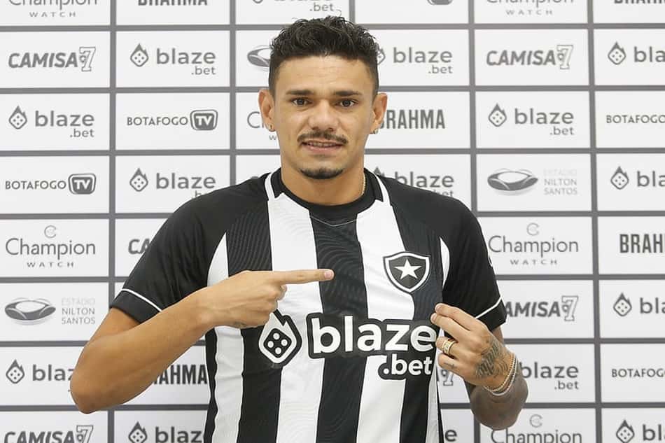 Tiquinho Soares prevê gols no Botafogo: 'Se a bola pintar, estarei sempre bem posicionado para fazer'