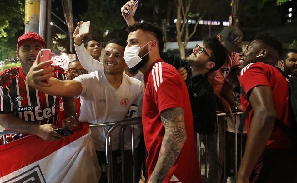 Com números equilibrados contra o América-MG, São Paulo luta contra histórico no Independência