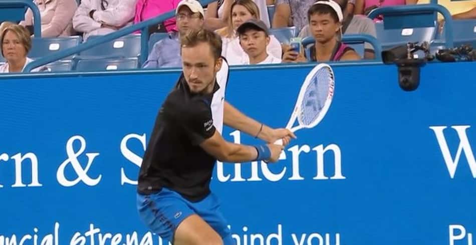 Medvedev frustra Fritz e vai à semi em Cincinnati
