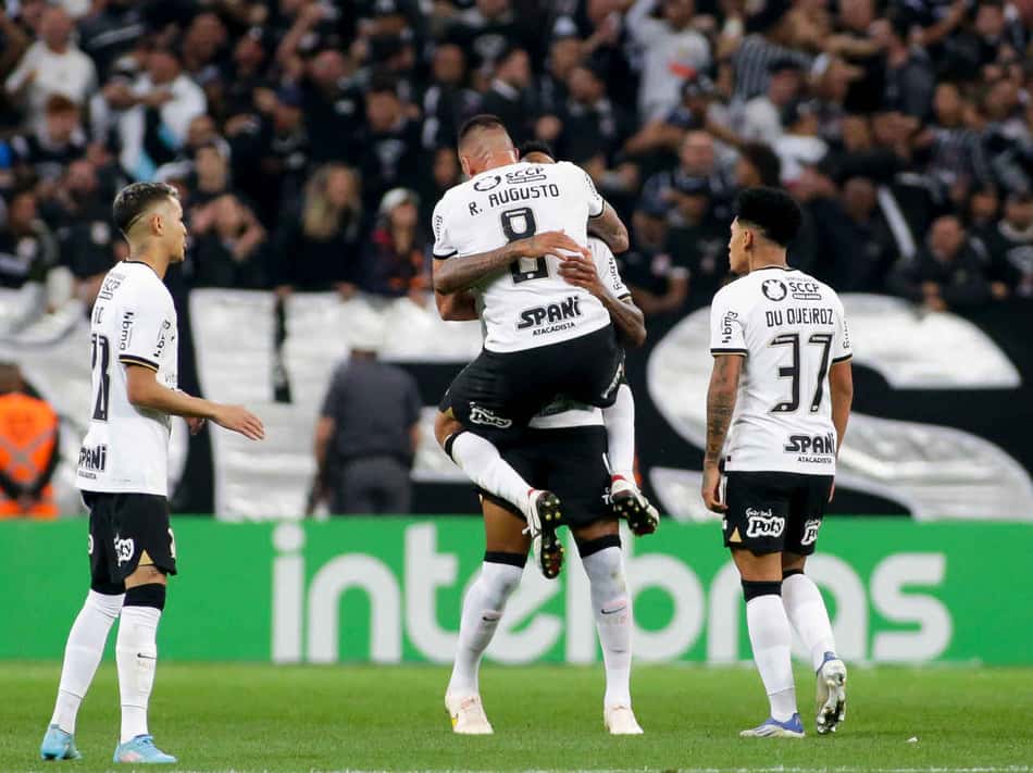 ANÁLISE: Corinthians joga como grande, se impõe e consegue classificação para espantar crise