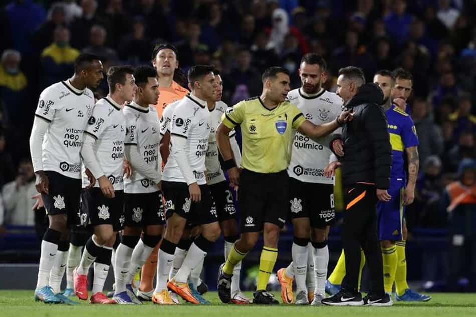 Relação familiar de Vítor Pereira no Corinthians tem mescla de cobrança e confiança
