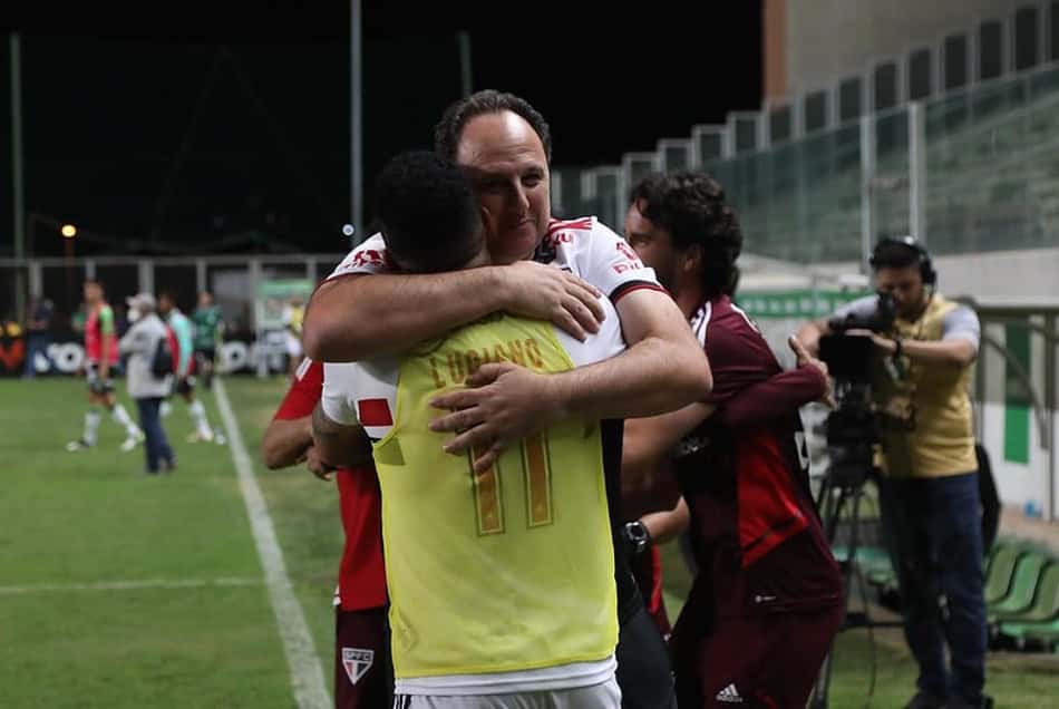 VÍDEO: Rogério Ceni enaltece força da torcida em classificação do São Paulo no Independência
