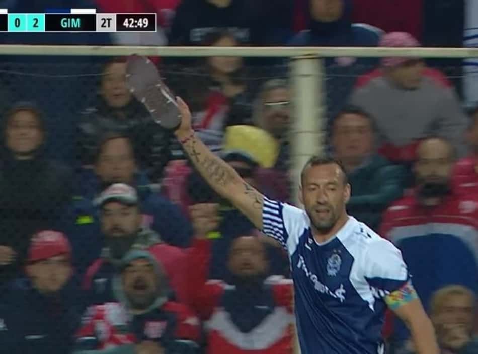 Sem saudade do ex! Jogador é alvo de ira da torcida adversária; confira